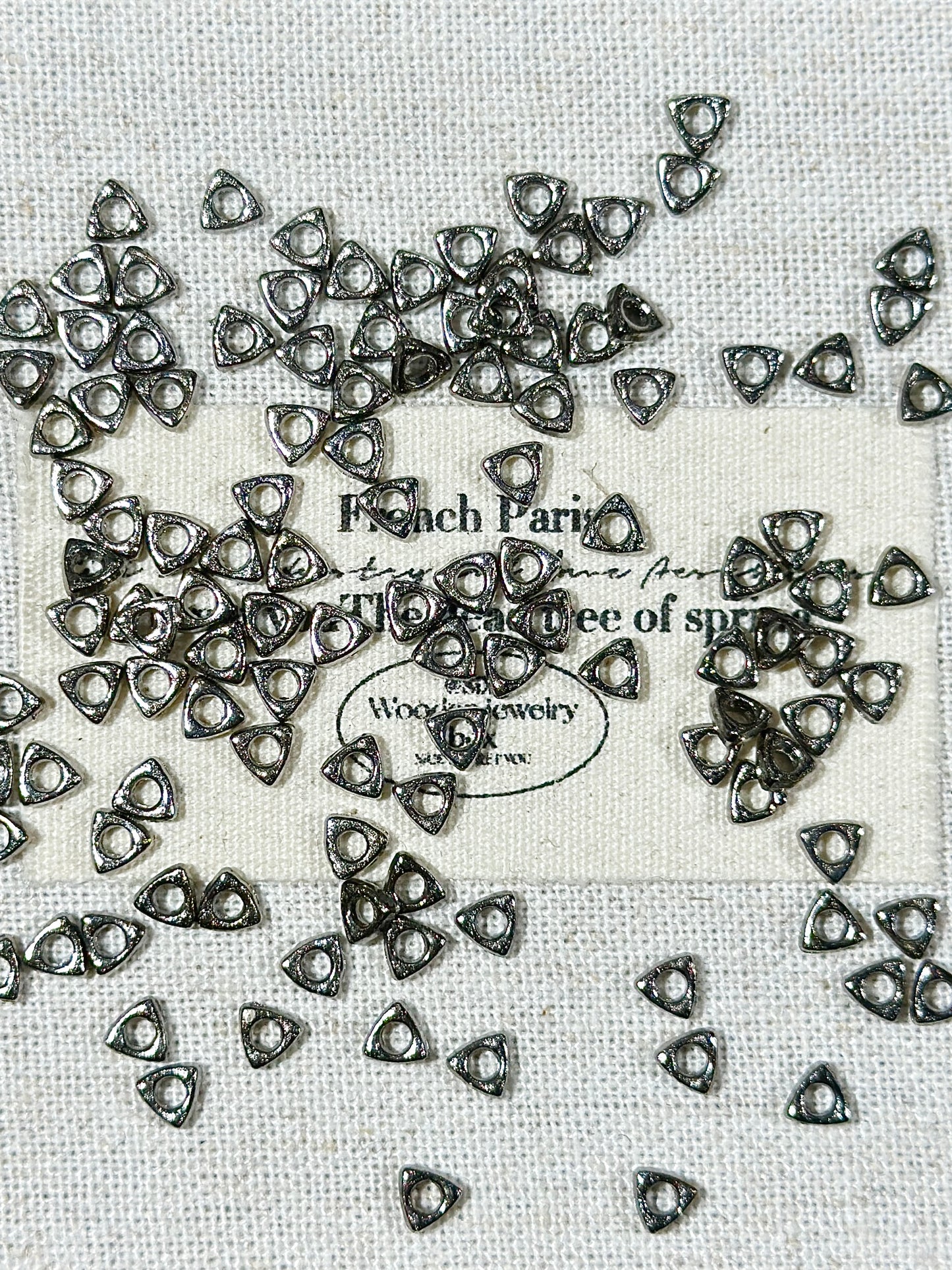 Gun black 4mm + broken silver spacer