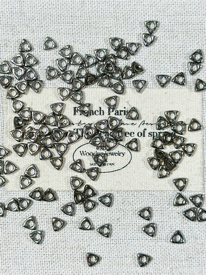 Gun black 4mm + broken silver spacer