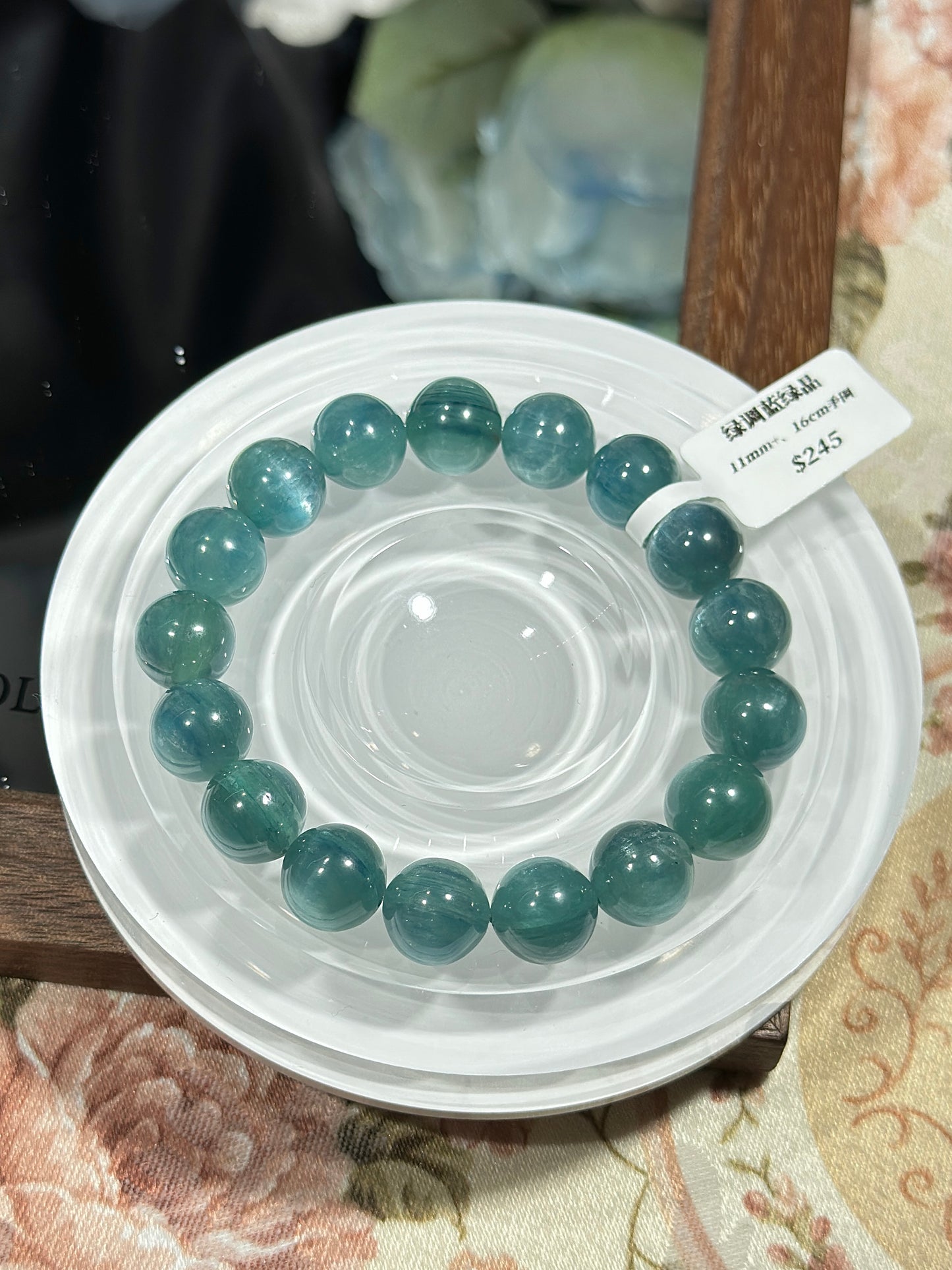 Green tone blue-green crystal