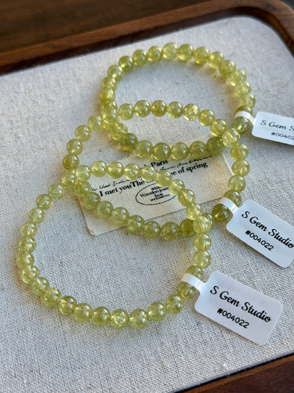 苹果绿沙佛莱石榴石