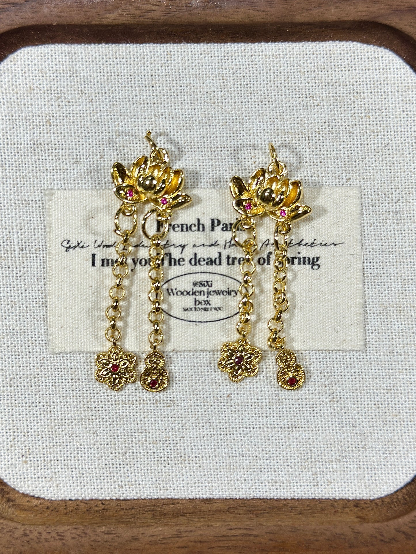 Bright golden lotus tassel drip