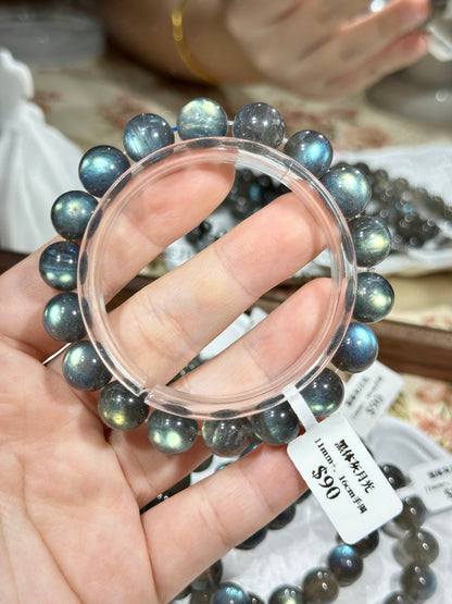 Black body color light gray moonlight