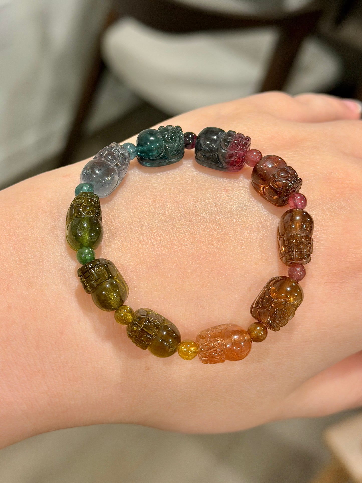 彩虹色碧玺貔貅