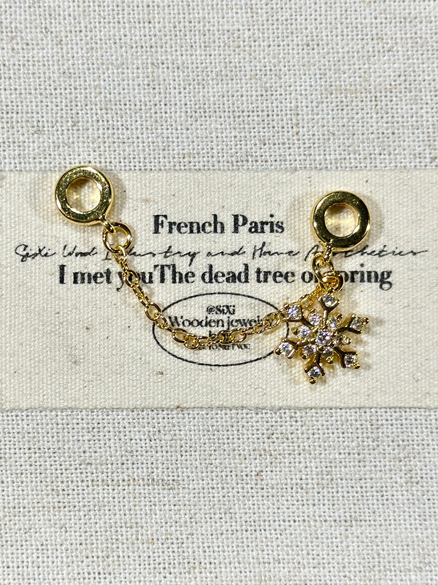 Bright gold snowflake trickle safety chain