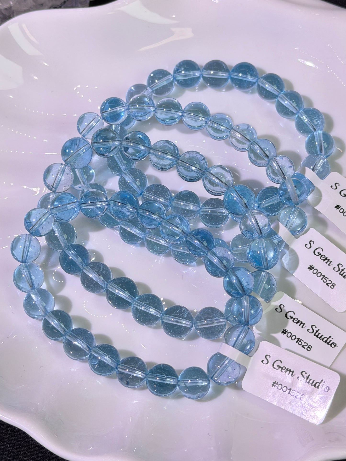 近净体蓝托帕石