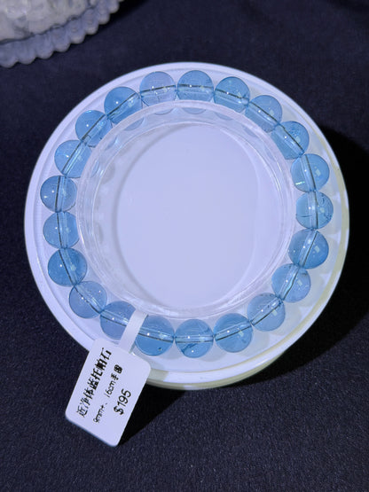 近净体蓝托帕石