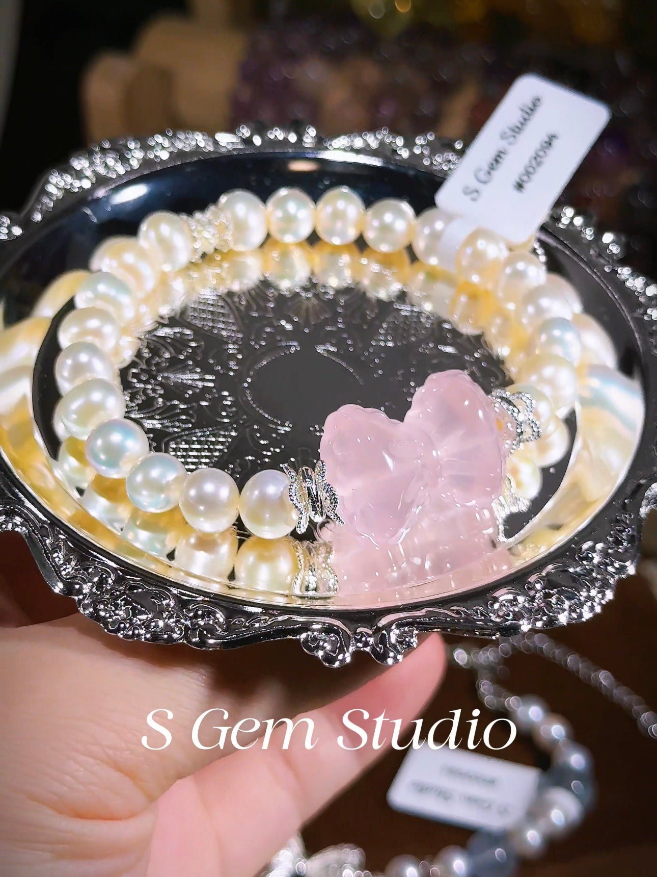 Pink crystal pearl design