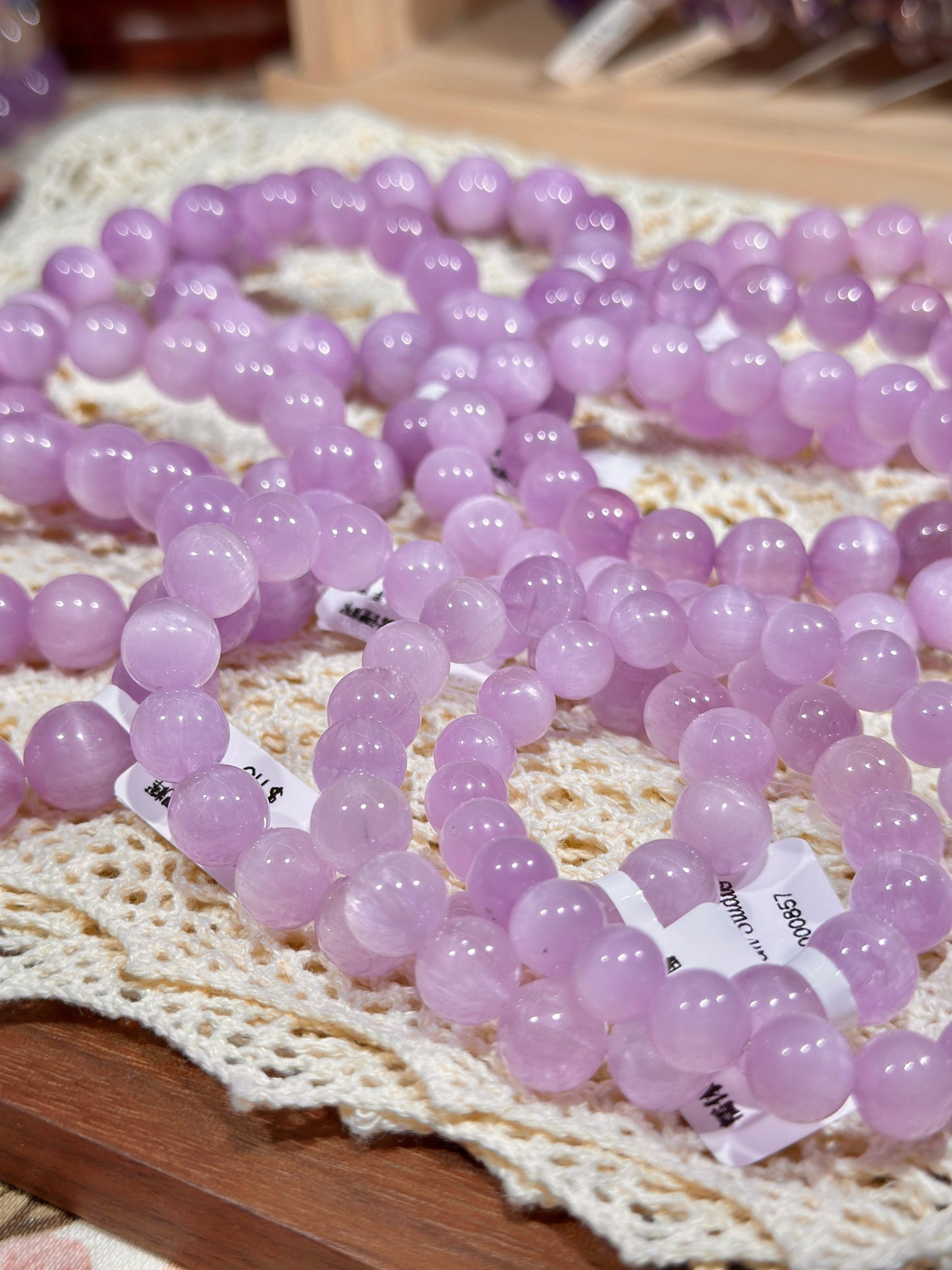 Waxy cat's eye purple spodumene